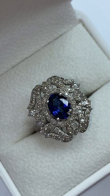Кольцо Сапфир Цейлон ААА Бриллианты 17.5 размер 19/18 мм Сапфир 1.31 ct Dia 0.93 ct 39000 ₽ смотреть онлайн