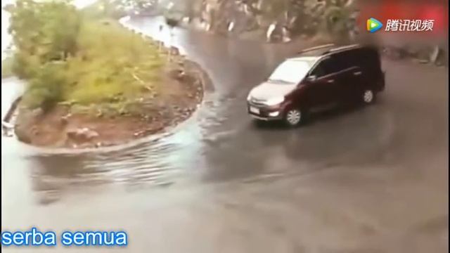DRIFT & SLALOM: by WULING CONFERO / HONGGUANG di China смотреть онлайн