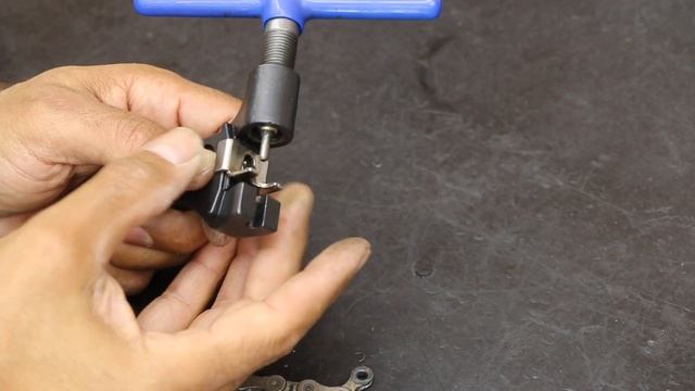 Here is a chain breaker by Park tool tool review and how to use and maintain it at home. смотреть онлайн