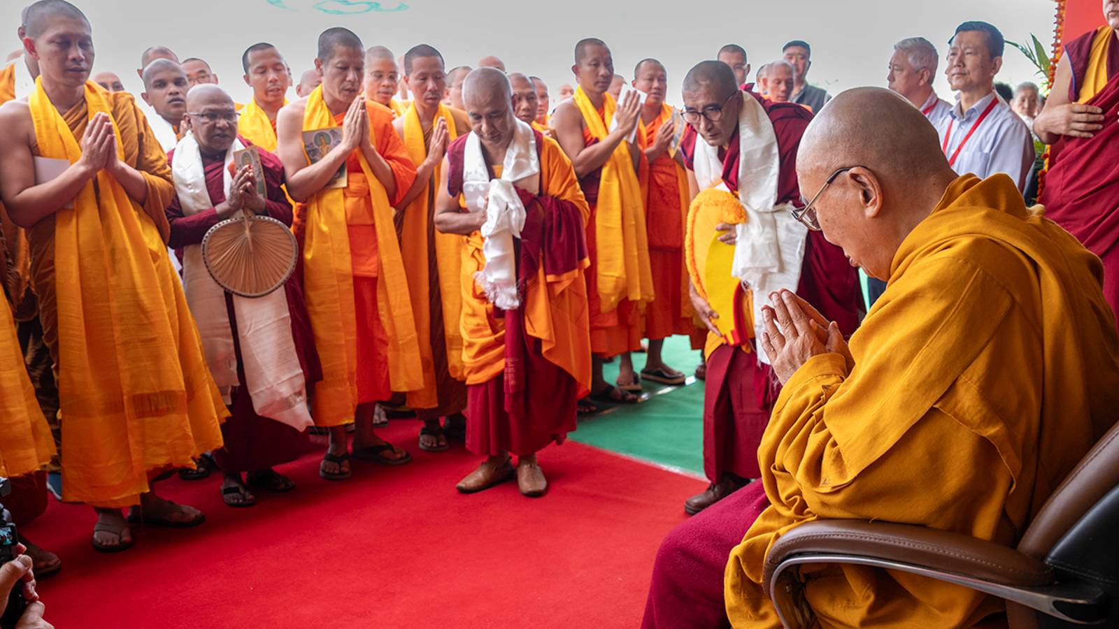 Далай-лама благословил монахов палийской и санскритской традиций смотреть онлайн