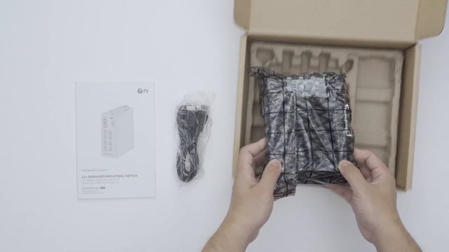 Unboxing the IES3100-8TF-P Industrial Switch | FS смотреть онлайн