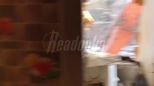 В Иркутске рабочие начали сносить жилой дом прямо с человеком внутри смотреть онлайн