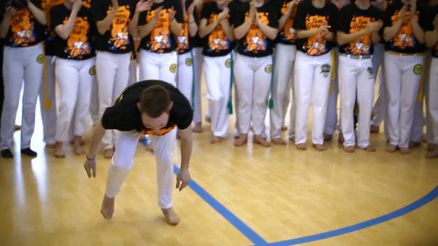Capoeira moments. Tem Que Ter Axe 2016. Mestre Ivan e mon Gigante смотреть онлайн