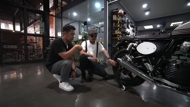 Royal Enfield Interceptor 650 Custom Tracker Sudah Selesai! смотреть онлайн