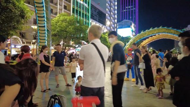 How is Vietnam today? Nguyen Hue Walking Street is vibrant at night смотреть онлайн