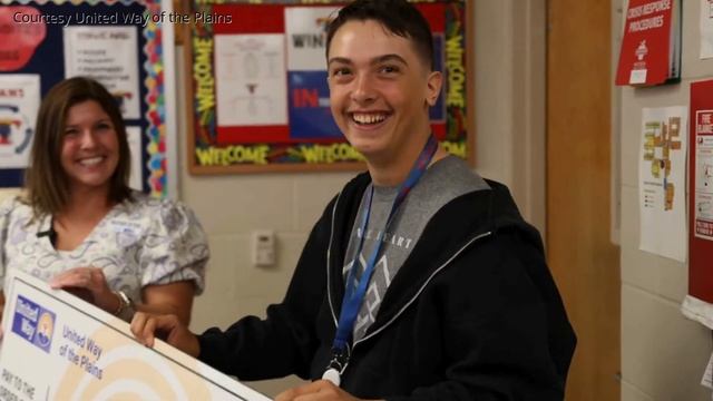 3 local student volunteers win $50K in scholarships смотреть онлайн