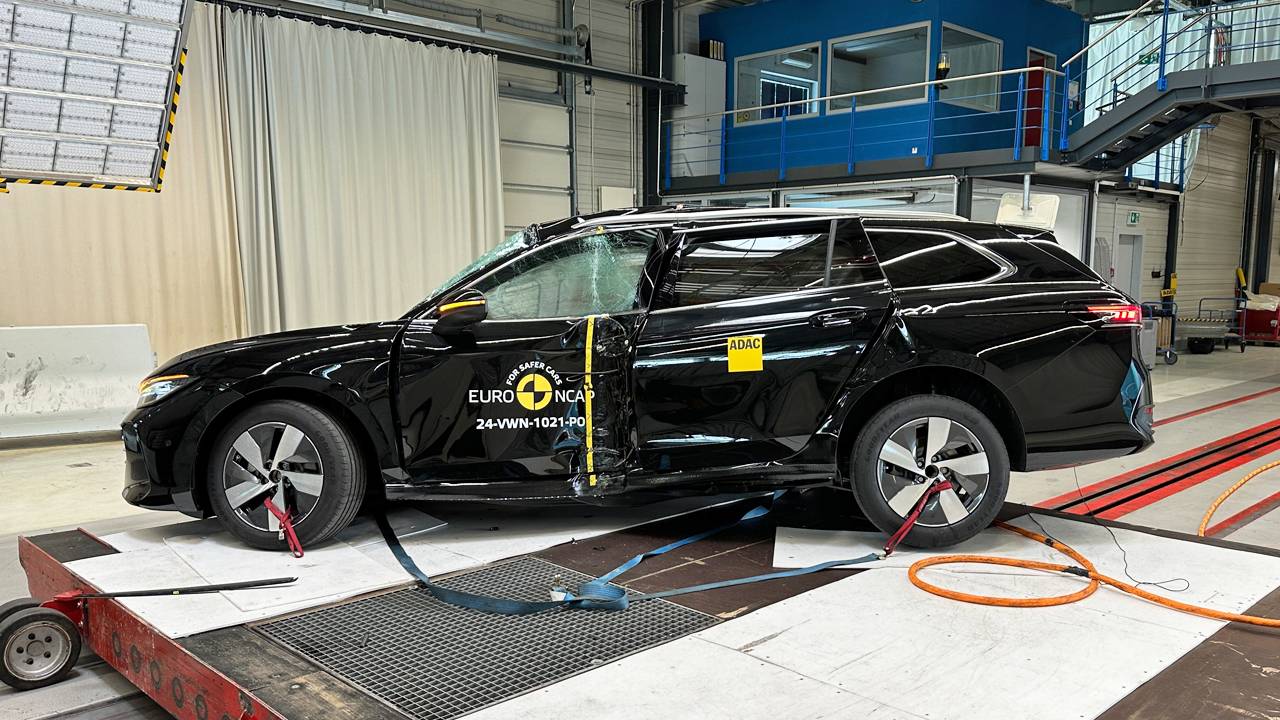 Краш-тест нового Volkswagen Passat 2024 от Euro NCAP на CarMaps.Ru смотреть онлайн