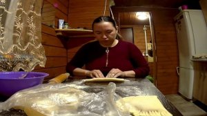 Вечерняя прогулка/стряпаю чебуреки