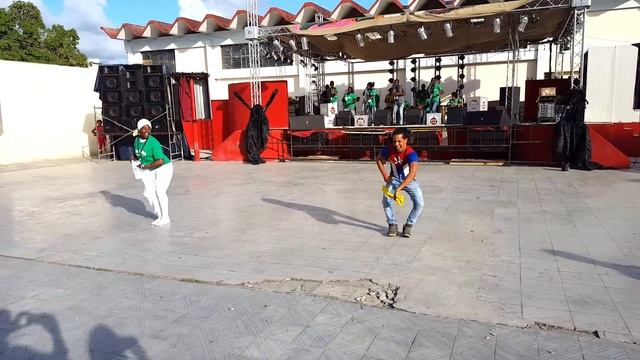 Dancers from Rumbache at Manana Festival in Santiago de Cuba смотреть онлайн