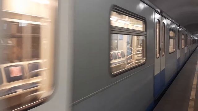 81-760/761 уезжает в тупик на станции Третьяковская смотреть онлайн