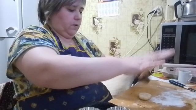 Испекла тарталетки и бисквитный рулет. Еще ворчу. смотреть онлайн