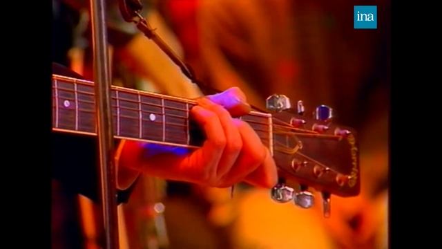 Alain Bashung "Volutes" 🎸 | INA Chansons смотреть онлайн