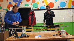 Авторитетный тренер принимает лыжи на подготовку к марафону Кирики-Улиты.