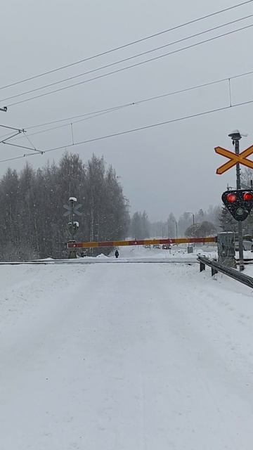 быстро проехал,быстро открыли.Финляндия логичная.Finland, fast, logical смотреть онлайн