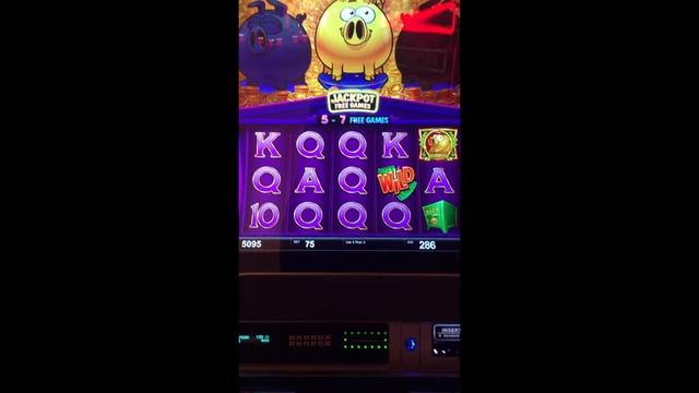 Minimum bet wins on Rich Little Piggies slot machine. смотреть онлайн