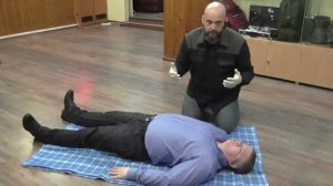 Осмотр пострадавшего   Первая помощь пострадавшим   Устойчивое положение