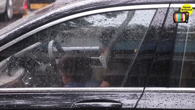 Arjun Rampals Wife Gabriella Demetrias Snapped With Their Son Arik Rampal Buying Toys For Baby Arik смотреть онлайн