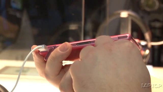Sony Xperia Z1 Compact Hands-On | CES 2014 смотреть онлайн