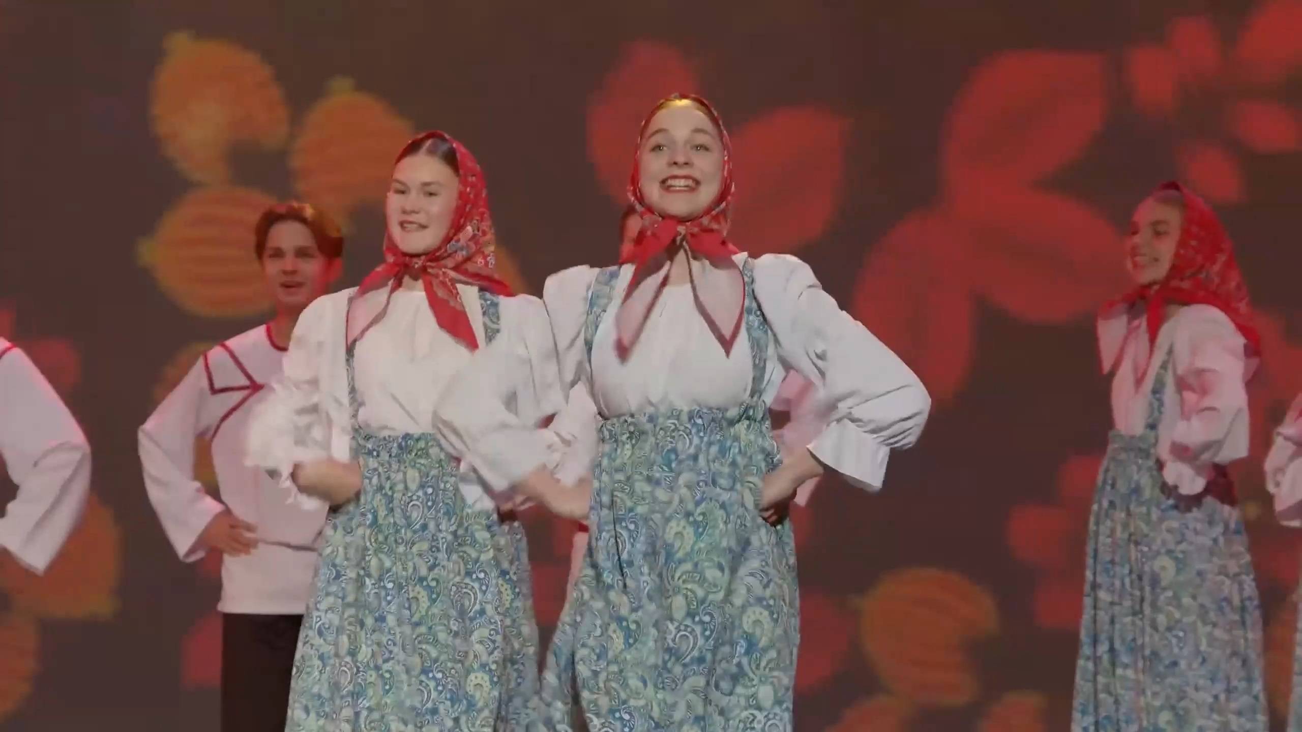 "Ой вставала я ранёшенько", студия Фолкдети". "Oh, I got up early", Folkdeti studio. смотреть онлайн