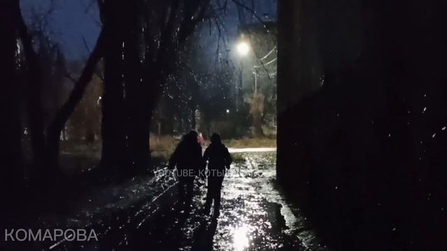 Луганск сегодня ❄️☔🌧️ Прорвало отопление😱 Кв. Комарова 🚧 1 декабря 2023 👨🔧 смотреть онлайн