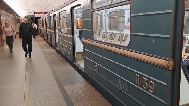 Электропоезд 81-717 Номерной на Станции Тургеневская // 29 Августа 2023 смотреть онлайн