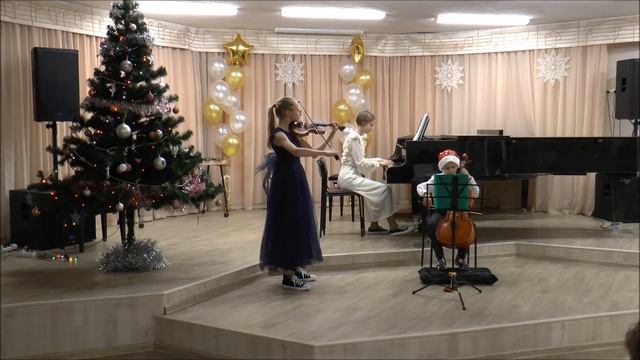 И. Дунаевский «Колыбельная» из к/ф «Цирк» Исп. Колпаковы Алексей, Елизавета и Анна смотреть онлайн