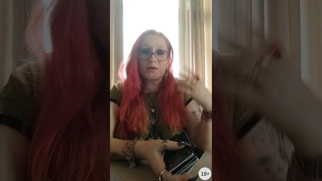 Что важно сделать сейчас? Расклад на три карты. смотреть онлайн