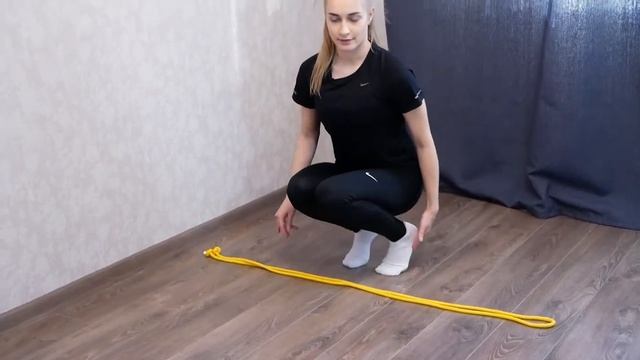 Прыжки через скакалку лежащую на полу внизу “сидя” смотреть онлайн