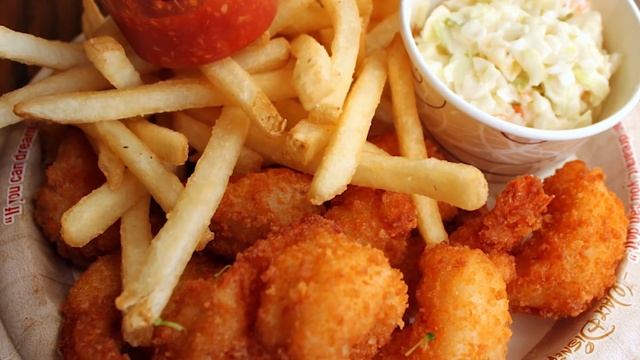 Disney World Food Tour: EVERY Food Spot in Magic Kingdom's Liberty Square! смотреть онлайн