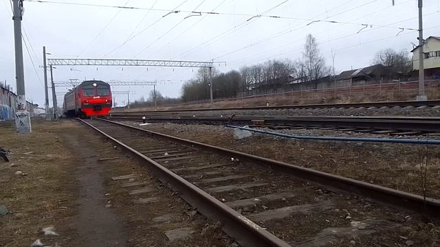 ЭД9М-0047. Прибывает из Свири с рабочим поездом. Грохот на стрелках. Голиковка. Петрозаводск. смотреть онлайн