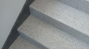 Полимерное покрытие на ступени.