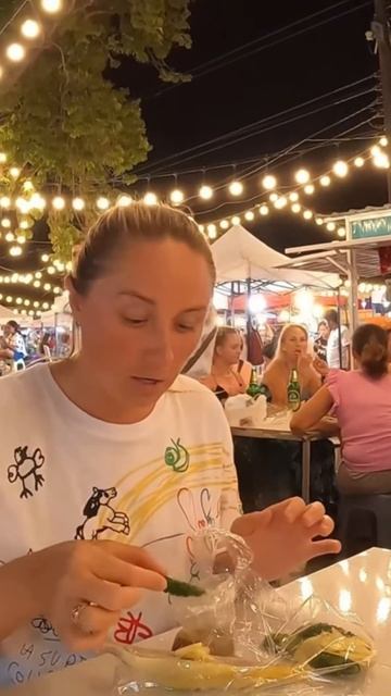 До конца Тайский огурец оказался не огурец #еда #eating #путешествия смотреть онлайн