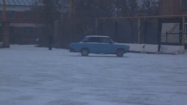 Семёрка Дрифтует. Ваз 2107 дрифт )