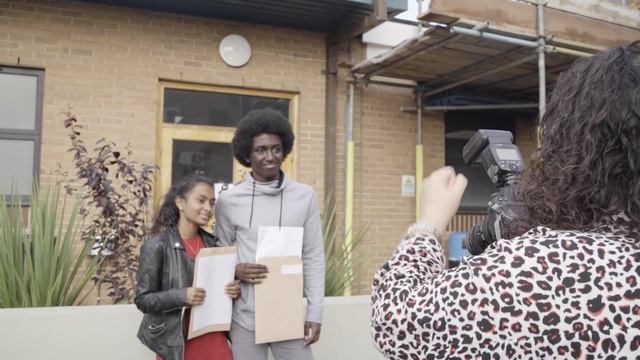 Beal High School - A Level Results Day 2019 смотреть онлайн
