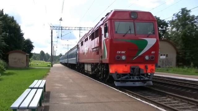 Тепловоз ТЭП70БС-081 и дизель-поезд Д1-767 на о.п. Павильнис / TEP70BS-081 and D1-767 at Pavilnys смотреть онлайн