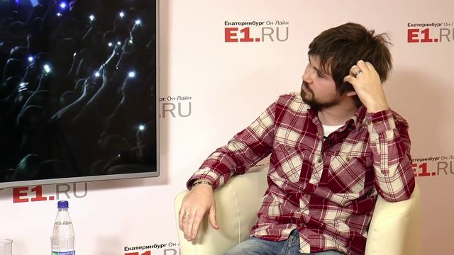 Музыкант Вася Обломов в студии E1.RU смотреть онлайн