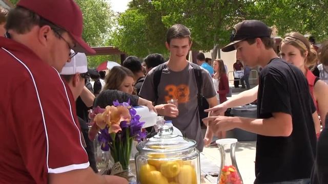 PRHS Lemonade Stand 2014 смотреть онлайн