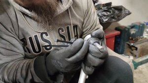 Установка фиксирующего кольца на пыльник.