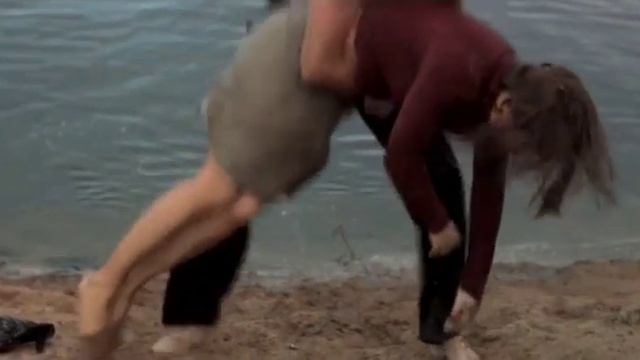 Pantyhose scene from Medvezhiy Ugol смотреть онлайн