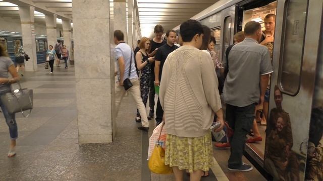 Именной поезд "70 лет лет великой победе" на Пролетарской смотреть онлайн