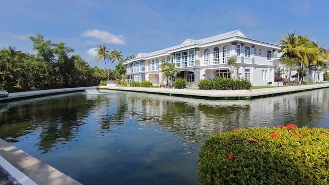 Phuket Boat Lagoon Marina / Яхты Рестораны / NH Boat Lagoon Phuket Resort  Супермаркет Villa Market