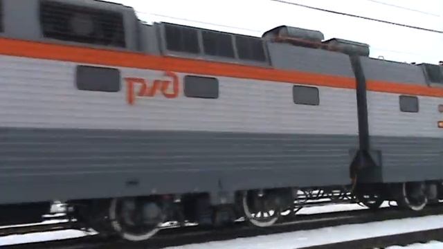 Электровоз ЧС7-233 с поездом № 17 Москва - Севастополь смотреть онлайн