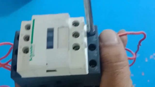شرح و توصيل كونتاكتور 220 شنايدر بمفتاح سيلكتور قلاب|connection with a contactor|selector switch смотреть онлайн