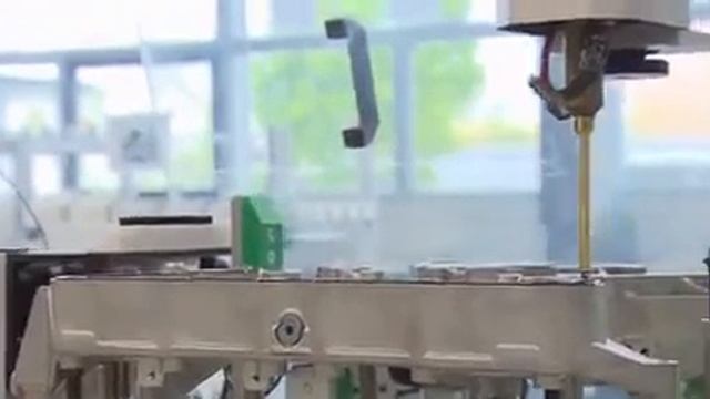 Mercedes AMG engine production смотреть онлайн