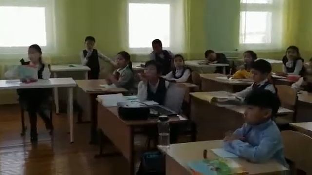 Фрагмент урока Саха тыла во 2 классе. Тема урока: "Паараласпыт аат тыллар" смотреть онлайн