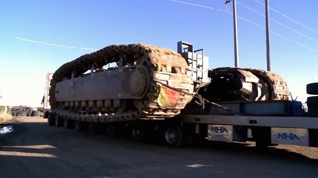 Fight Between Truckers Jeopardises Giant Excavator Move смотреть онлайн