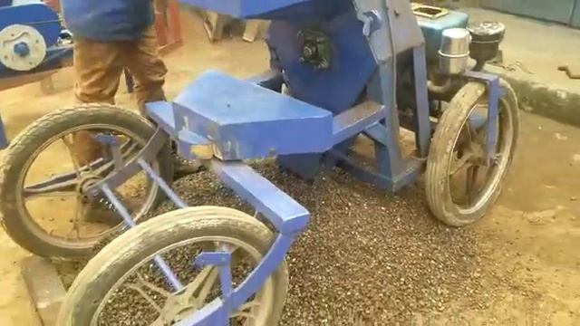 Made in Sierra Leone by FINIC, palm nuts cracker of 1 ton per hour capacity. смотреть онлайн