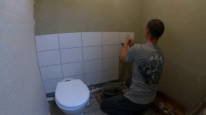 Делаю укладку плитки в ванной комнаты в первый раз в жизни! Интересно что получится!