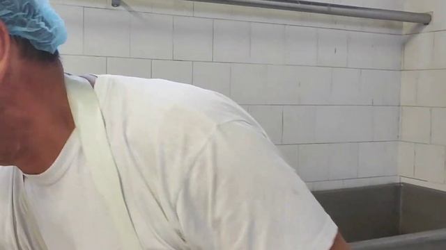 Il casaro Mauro Vagadore.Come si fà il gorgonzola dolce.@ilmangiaweb VI fase смотреть онлайн