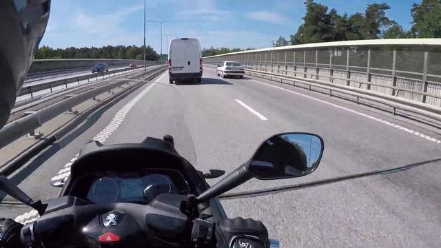 Peugeot Metropolis 400i Headcam GoPro смотреть онлайн